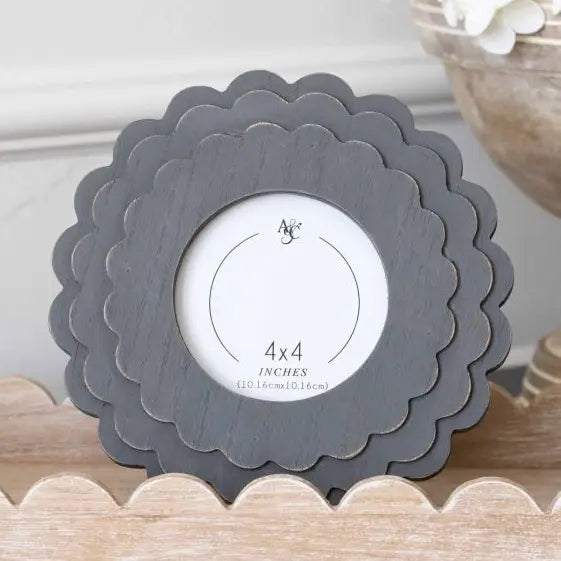 8x8 Round Scallop Photo Frame
