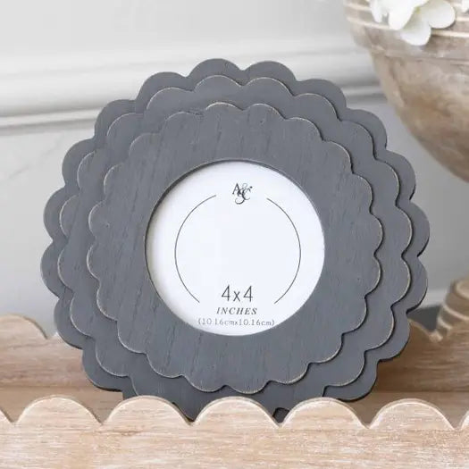 Photo Frame - Grey Scalloped